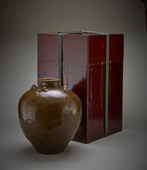 Tea-leaf storage jar named Chigusa and its storage box. -- Courtesy Freer Gallery of Art.
